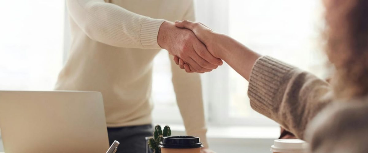 Collaboration prestataire client, un accompagnement main dans la main et avec confiance